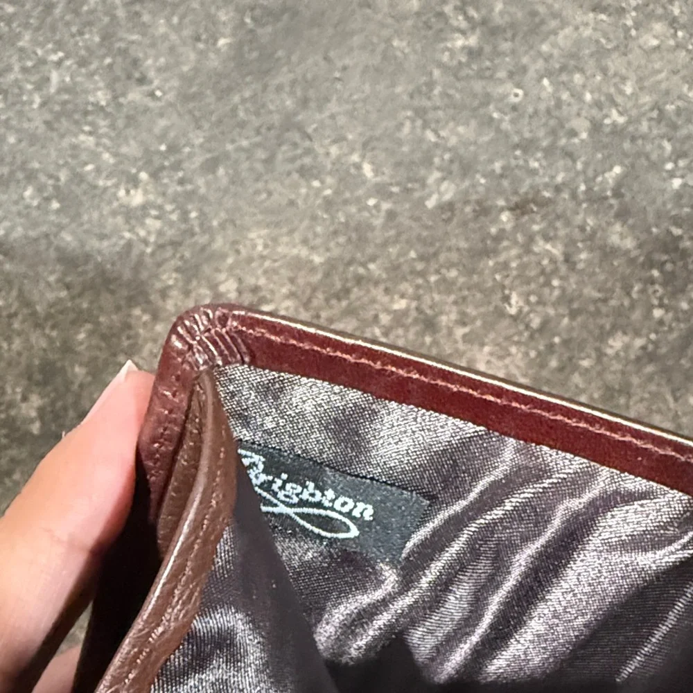 Brighton Men's Distressed Brown Leather Triflold‎ Wallet w/ Silver Metal Golfer